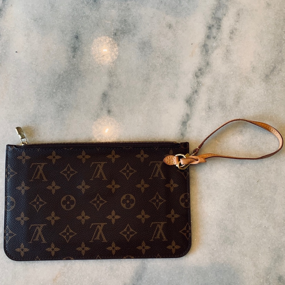 Louis Vuitton Neverfull Wristlet